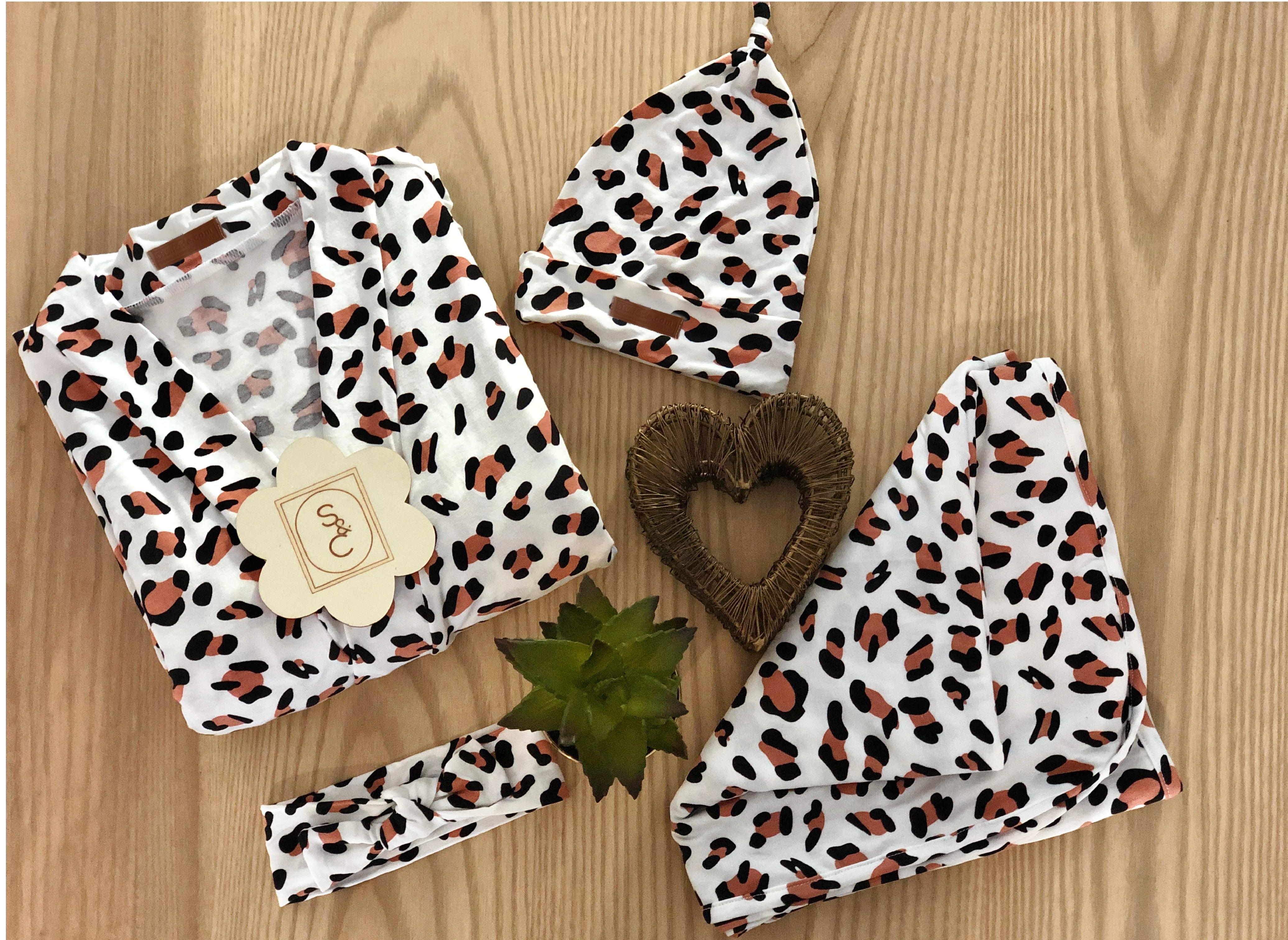 PLUS QU’UNE ROBE DE CHAMBRE