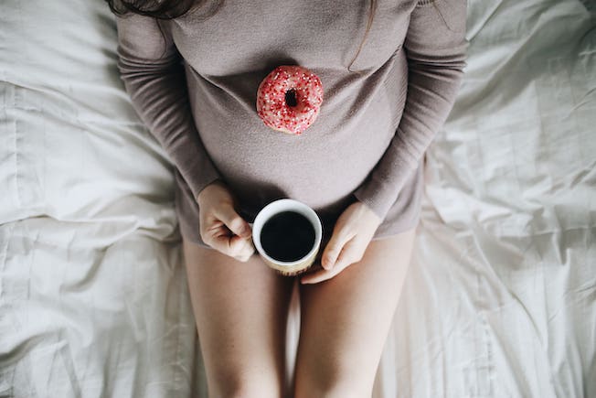 COMMENT BIEN CHOISIR SES VÊTEMENTS DE MATERNITÉ